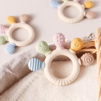 Anneau-de-dentition-dans-un-panier