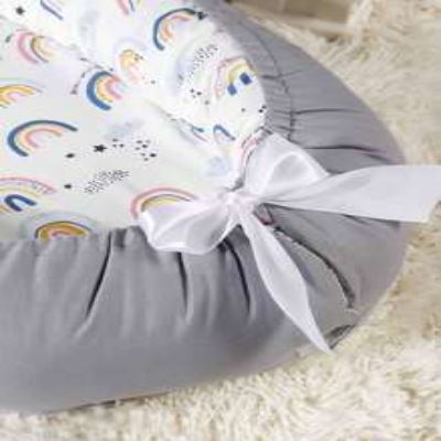 berceau-bebe-arc-en-ciel-photo-rapprocher