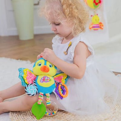 jouet-poussette-hochet-sensoriel-avec-petite-fille