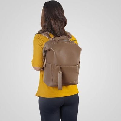 sac-a-dos-a-langer-tan-sur-dos-dune-femme