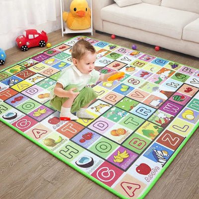 tapis-eveil-avec-un-petit-garcon