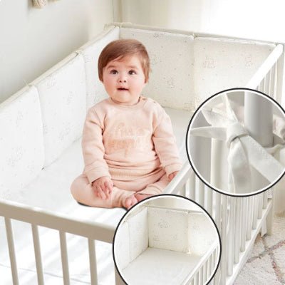 tour-de-lit-blanc-qui-attache-avec-bebe