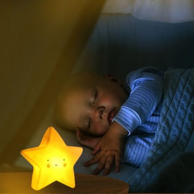 veilleuse-etoile-bebe-avec-bebe-qui-fait-dodo