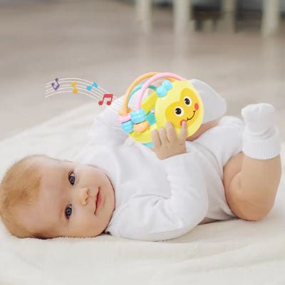 hochet-bebe-jouet-avec-bebe-qui-joue