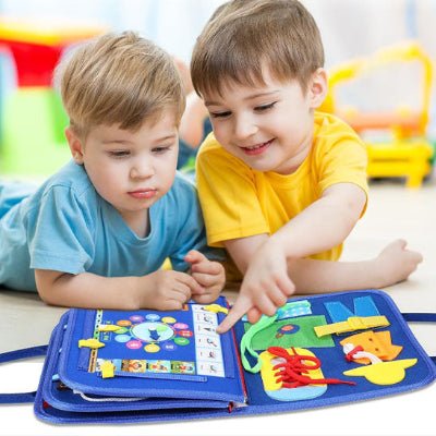 livre-activiter-multifonction-avec-deux-petit-garcon
