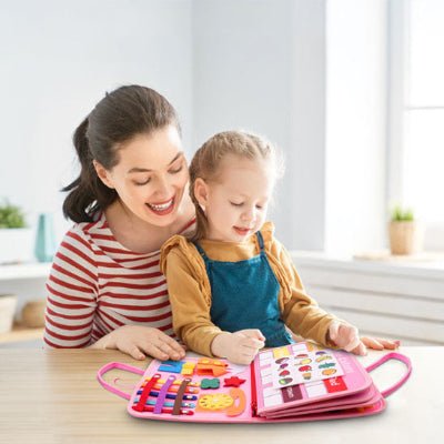 livre-activiter-fillette-avec-maman-qui-apprend