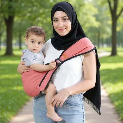 maman-musulman-qui-transporte-sont-bébé-dans-un-porte-bebe-chanceliere-rose