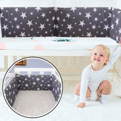tour-de-lit-gris-et-etoile-avec-bebe