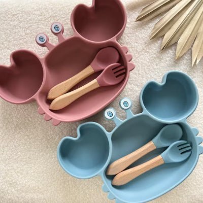 assiette-crabe-avec-ustensile-rose-bleu